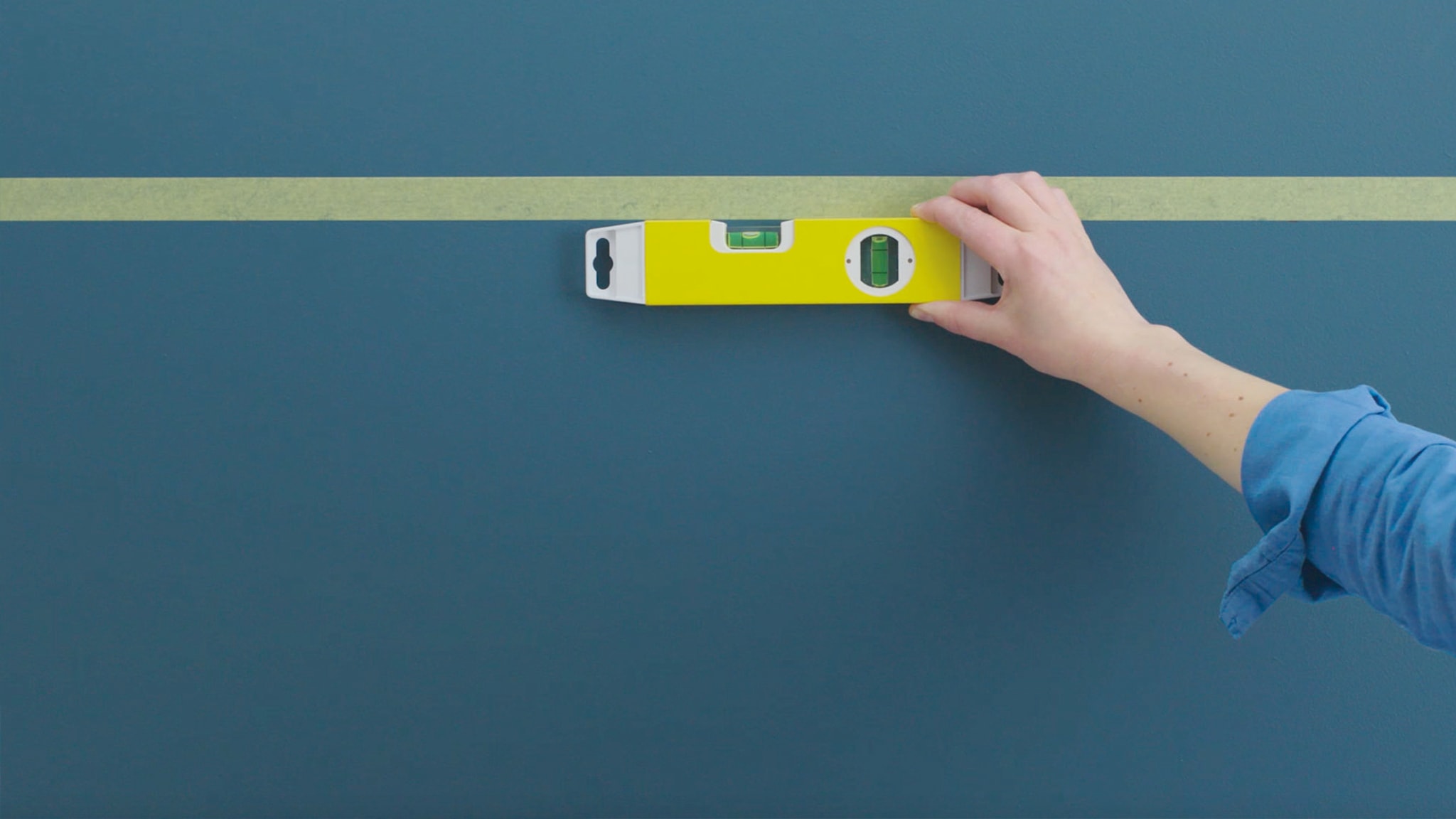 Tạo đường thẳng cơ bản Dulux-Mau-tuong-lai-Mau-chu-dao-nam-2019-Cach-lam-to-ong-Viet-nam_3