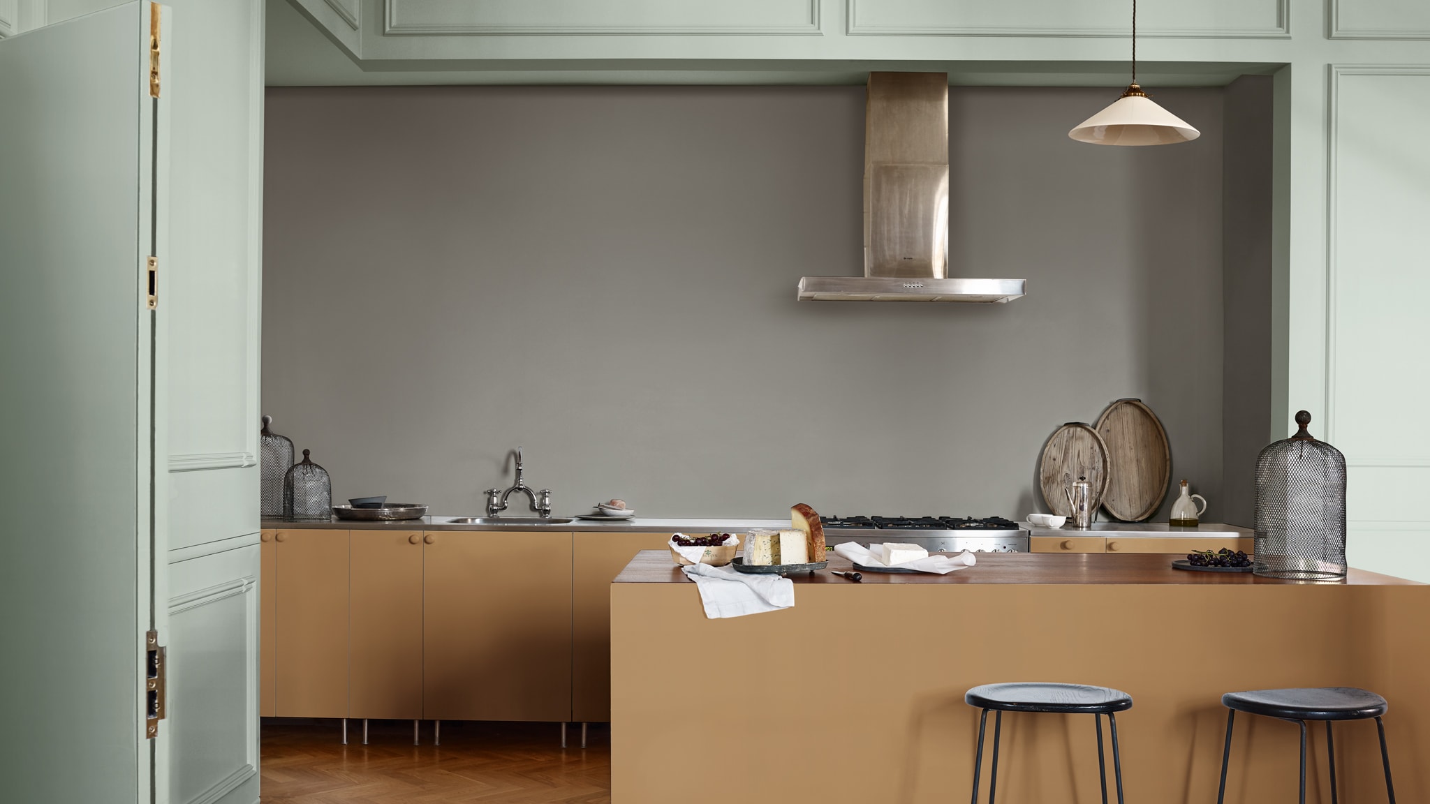 Nhà bếp tĩnh lặng với màu Nâu Mật Ong Nhạt Dulux-Mau-tuong-lai-Mau-chu-dao-nam-2019-Mot-khong-gian-de-mo-mong-Bep-Cam-hung-Viet-nam-27