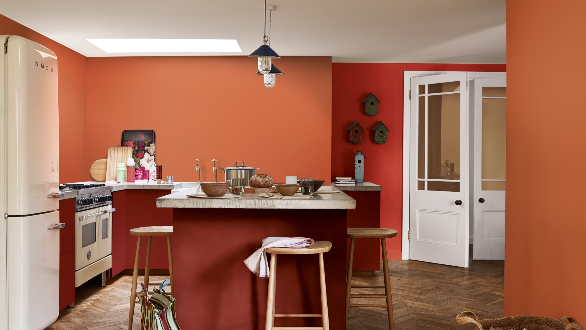 Nhà bếp ấm cúng màu Nâu Mật Ong Nhạt Dulux-Mau-tuong-lai-Mau-chu-dao-nam-2019-Mot-khong-gian-de-yeu-thuong-Bep-Cam-hung-Viet-nam-48