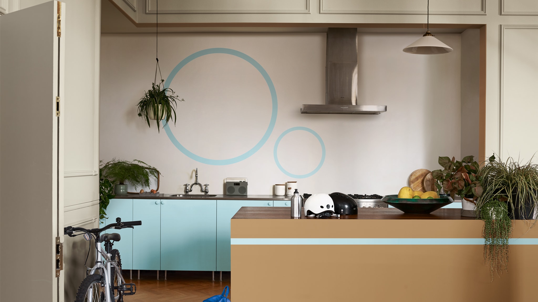 Khoác màu áo mới cho nhà bếp rực rỡ với màu Nâu Mật Ong Nhạt Dulux-Mau-tuong-lai-Mau-chu-dao-nam-2019-Mot-khong-gian-thoa-nguyen-dam-me-Bep-Cam-hung-Viet-nam-29