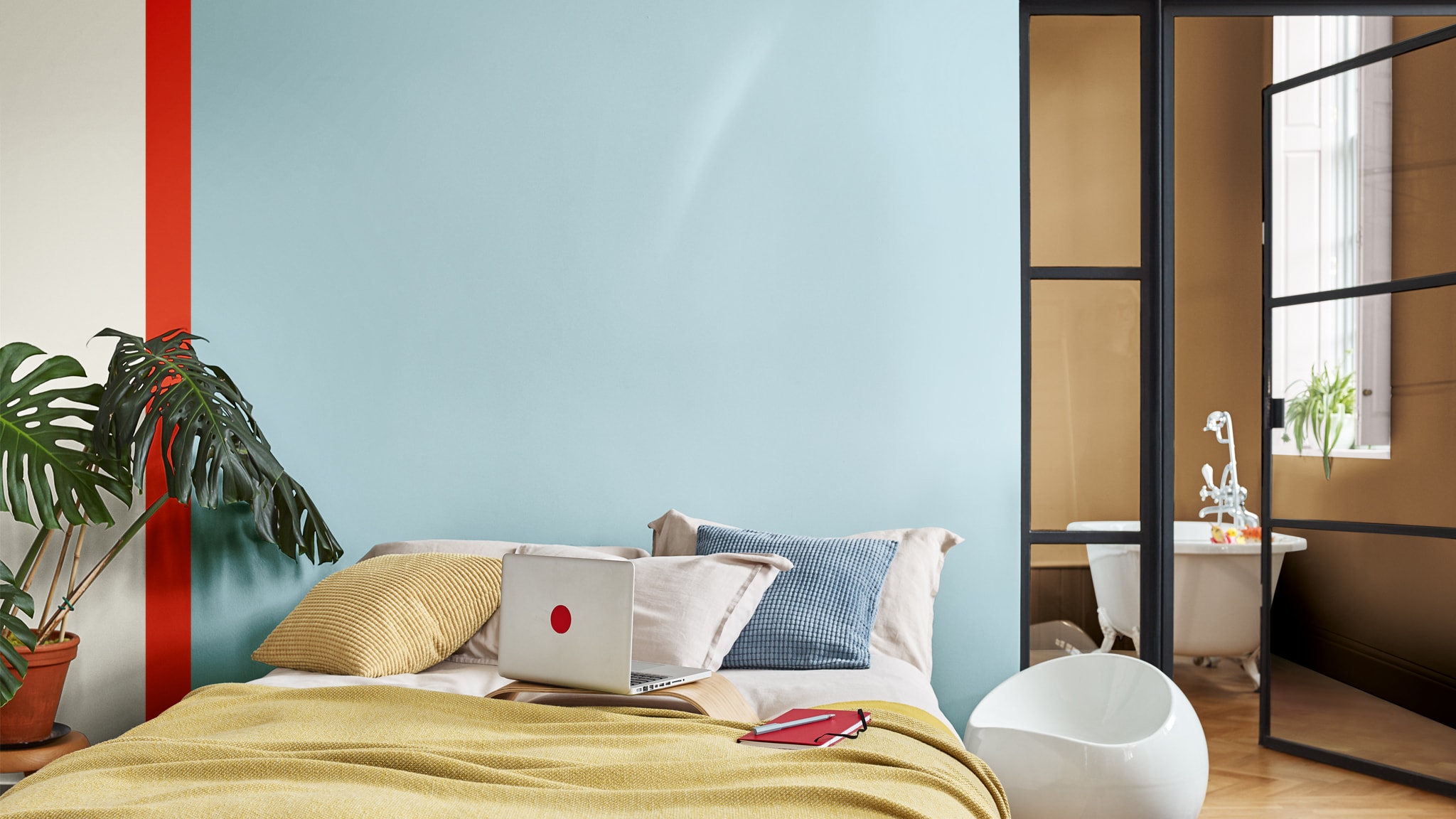 Bảng màu pa-lét dành cho phòng ngủ rực rỡ Dulux-Mau-tuong-lai-Mau-chu-dao-nam-2019-Mot-khong-gian-thoa-nguyen-dam-me-Phong-ngu-Cam-hung-Viet-nam-14