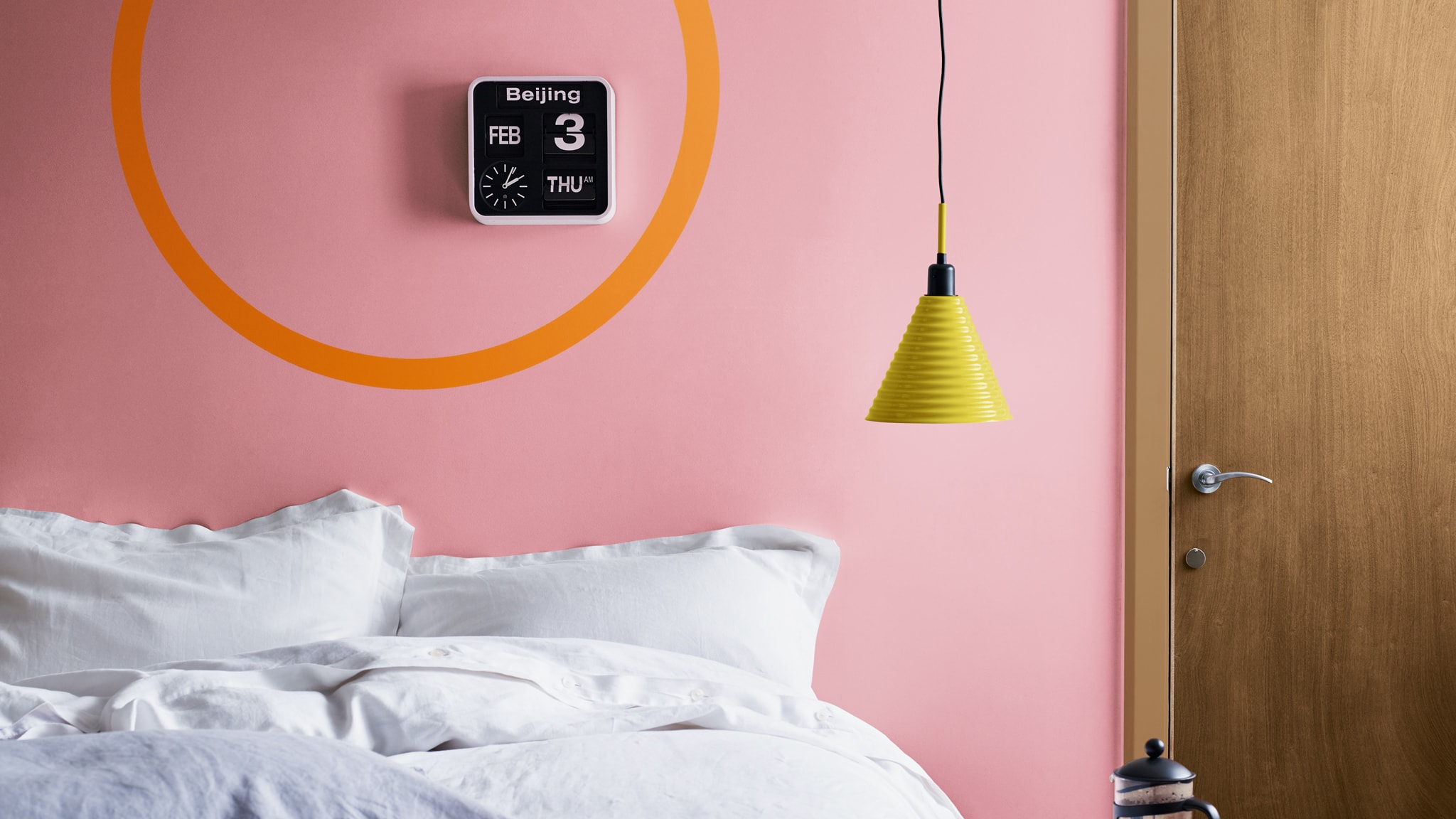 Phòng ngủ rực rỡ Dulux-Mau-tuong-lai-Mau-chu-dao-nam-2019-Mot-khong-gian-thoa-nguyen-dam-me-Phong-ngu-Cam-hung-Viet-nam-54