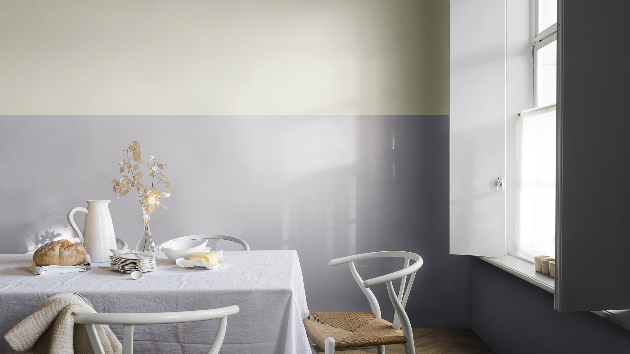 Phòng ăn với màu Lilac và màu kem Toàn cầu_Easycare làm mới_Trở nên_Thông Minh_Với_Màu trung tính_04