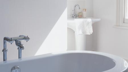 Tối đa hóa ánh sáng tự nhiên bằng cách sử dụng gam màu trắng tinh  