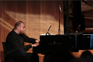           Pianist Grzybowski có trung tâm sân khấu tại thành phố Hồ Chí Minh      