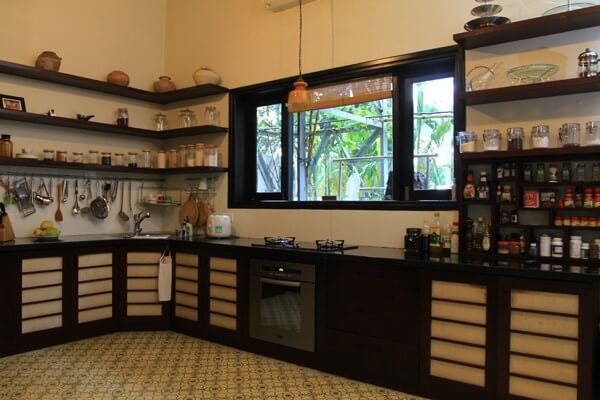 Gợi ý cho nhà bếp nhỏ với cửa sổ lớn nhìn ra khu vườn đem lại cảm giác chan hòa với thiên nhiên Gợi ý cho nhà bếp nhỏ với cửa sổ lớn nhìn ra khu vườn đem lại cảm giác chan hòa với thiên nhiên