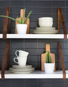 Bộ bát đĩa cốc hoaf hợp với kệ gỗ