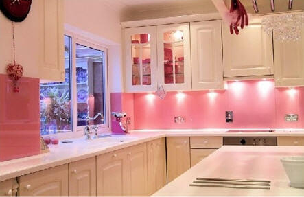Sơn nhà bếp màu hồng mang vẻ đẹp mới lạ