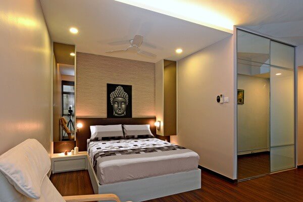 Thiết kế căn hộ với phòng ngủ của bố mẹ mang hơi hướng tôn giáo, tối giản, ấm áp.