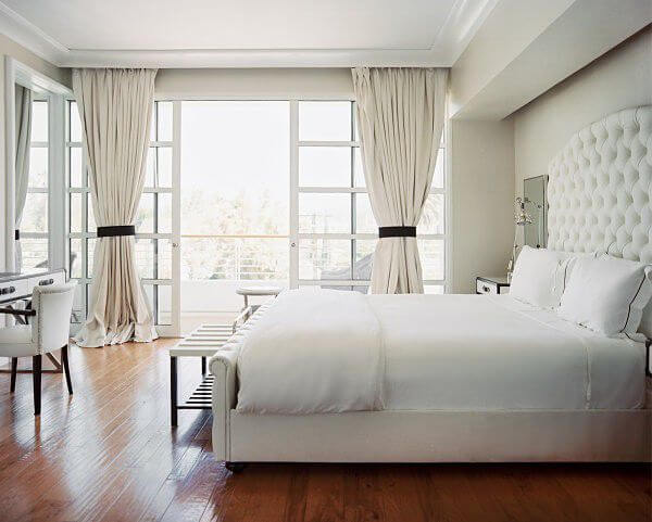 Sơn phòng ngủ màu trắng này sẽ cân bằng và lý tưởng hơn khi kết hợp với nội thất gỗ.