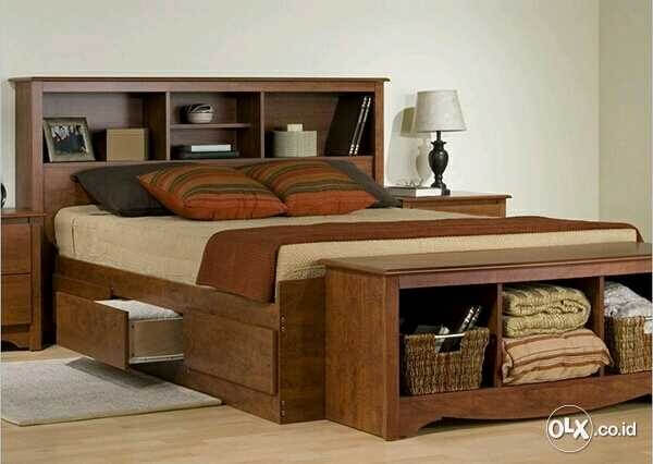 Nội thất phòng ngủ thiết kế với một chiếc giường đa năng vừa giúp tiết kiệm diện tích, vừa là nơi lưu trữ đồ đạc tiện lợi