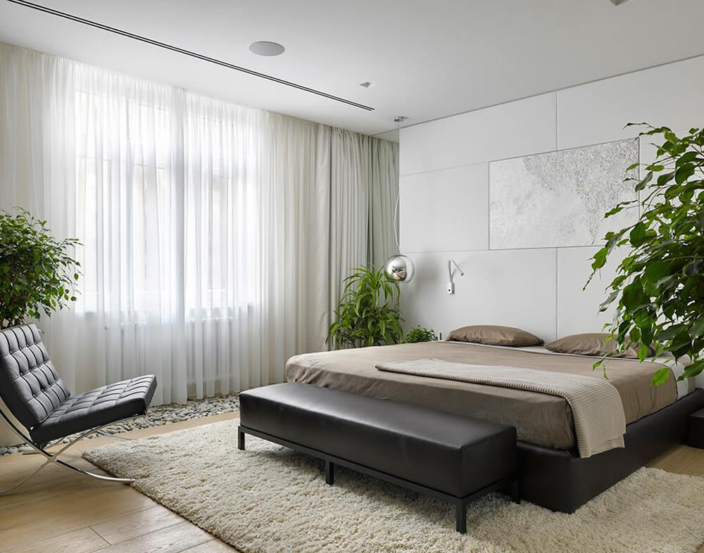 Phòng ngủ dành cho bố mẹ giường ngủ đôi tinh tế và đơn giản, hiện đại trong mẫu thiết kế nội thất hiện đại căn nhà này.