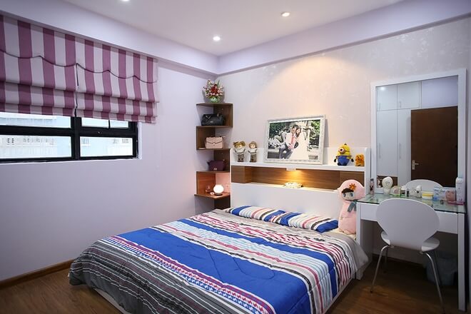 Phòng ngủ Bố Mẹ với mẫu cải tạo nhà chung cư này, thiết kế cởi mở, trẻ trung. Bởi vậy, phòng nào trong nhà cũng có những món đồ trang trí đáng yêu.