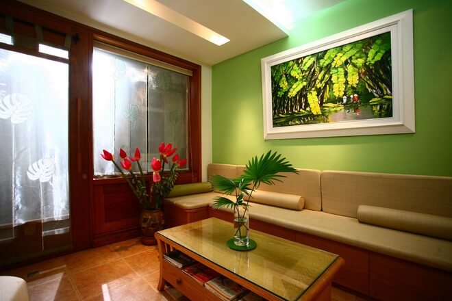 Cải tạo sửa chữa nhà ống, do là bác sĩ nên chủ nhà có nhu cầu sử dụng một phần của ngôi nhà làm phòng khám tư.