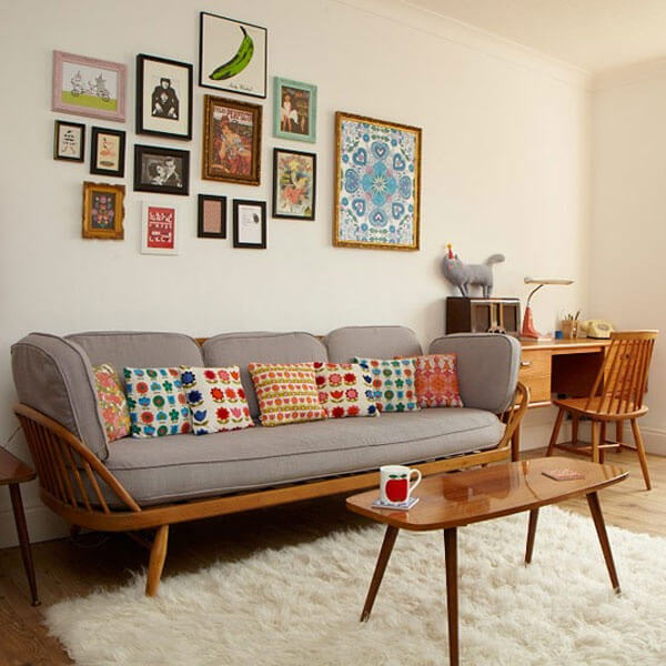 Sửa nhà chung cư, với không gian phòng khách, nội thất tối giản với bộ ghế sofa nhỏ gọn mang phong cách hiện đại sang trọng.