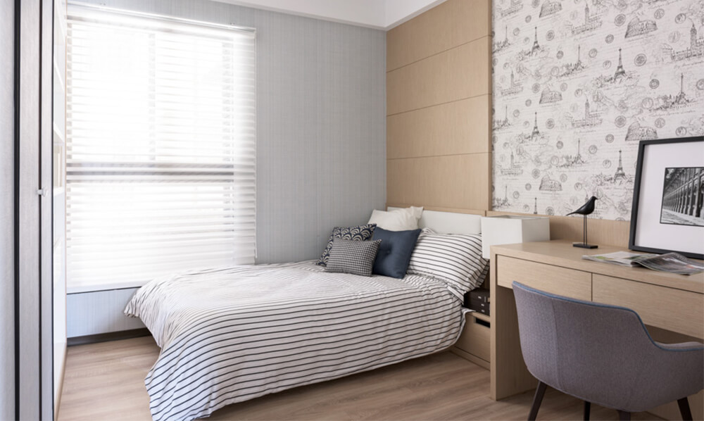 Phòng ngủ con lớn trong mẫu thiết kế nhà 2 tầng với tone màu nhã nhặn lịch sự, sang trọng.