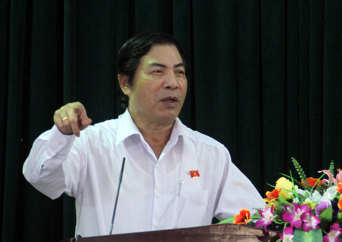 Ông Nguyễn Bá Thanh, Trưởng đoàn Đại biểu Quốc hội TP Đà Nẵng tiếp xúc với cử tri huyện Hòa Vang sáng 25/4. Ảnh: Nguyễn Đông