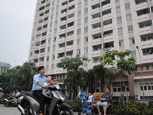 Chung cư Nguyễn Ngọc Phương (quận Bình Thạnh, TP HCM) từng bị đơn vị điện, nước “dọa” cắt cung cấp dịch vụ Ảnh: HỒNG THÚY Chung cư Nguyễn Ngọc Phương (quận Bình Thạnh, TP HCM) từng bị đơn vị điện, nước “dọa” cắt cung cấp dịch vụ Ảnh: HỒNG THÚY