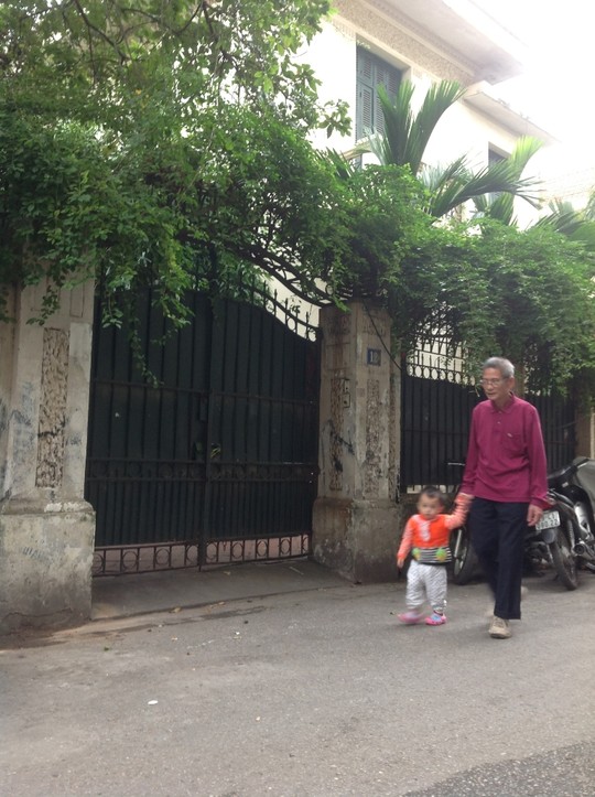 Gia đình ông Hoàng Văn Nghiên, nguyên Chủ tịch UBND TP Hà Nội thuê biệt thự 12 Nguyễn Chế Nghĩa hết chưa tới 500.000 đồng/tháng Gia đình ông Hoàng Văn Nghiên, nguyên Chủ tịch UBND TP Hà Nội thuê biệt thự 12 Nguyễn Chế Nghĩa hết chưa tới 500.000 đồng/tháng