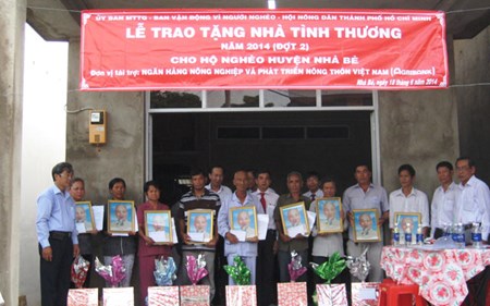 Con nhieu ho song trong nha tam bo