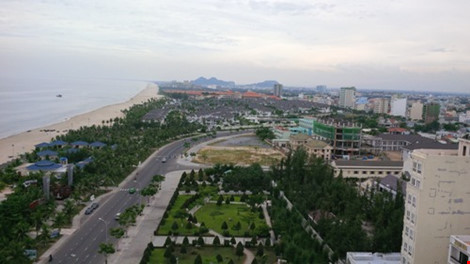 Các dự án bao vây ven biển làm người dân không có chỗ tắm.