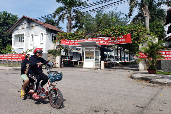 Chủ đầu tư đem dự án thế chấp, cư dân làng biệt thự 10 năm chưa có sổ đỏ - Ảnh 1.