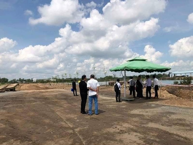 Nhà đầu tư bất động sản bế tắc khi không ra được hàng trước Tết - 1