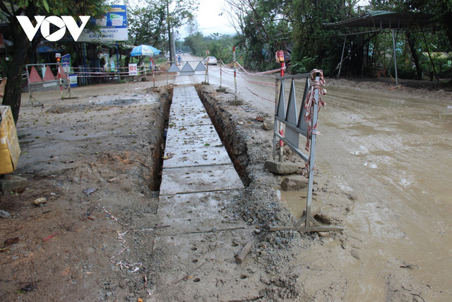  Thi công Quốc lộ 40B ở Quảng Nam ì ạch, đường nham nhở, dân kêu trời  - Ảnh 4.