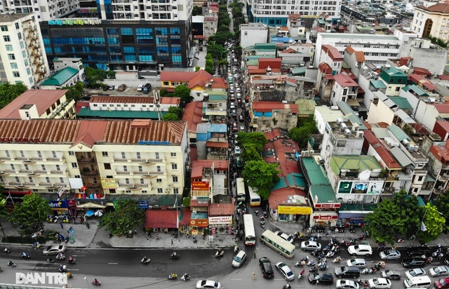 choang ngop rung cao oc chen chuc tren doan duong dai gan 1km o ha noi