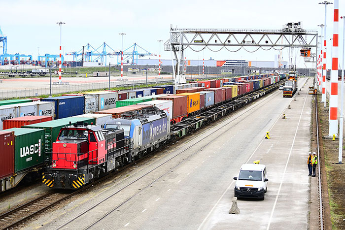 TP.HCM đề xuất xây mới 5 tuyến đường sắt tốc độ cao để phát triển ngành logistics - Ảnh 2. TP.HCM đề xuất xây mới 5 tuyến đường sắt tốc độ cao để phát triển ngành logistics - Ảnh 2.