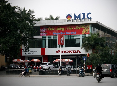 Hàng loạt bãi đỗ xe thủ đô biến thành trung tâm thương mại
