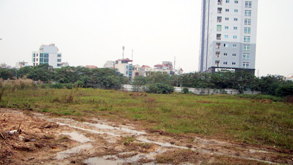 Nghịch lý đất ‘‘vàng” bỏ hoang