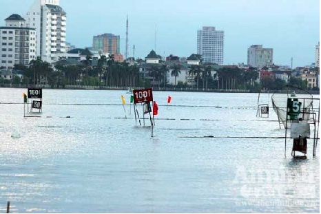 Giải mã về “sân” golf trên mặt nước avà chuyện... hết thiêng của hồ Tây