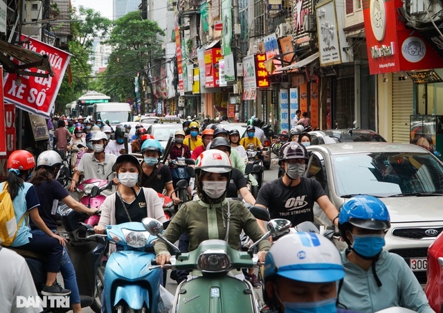 choang ngop rung cao oc chen chuc tren doan duong dai gan 1km o ha noi