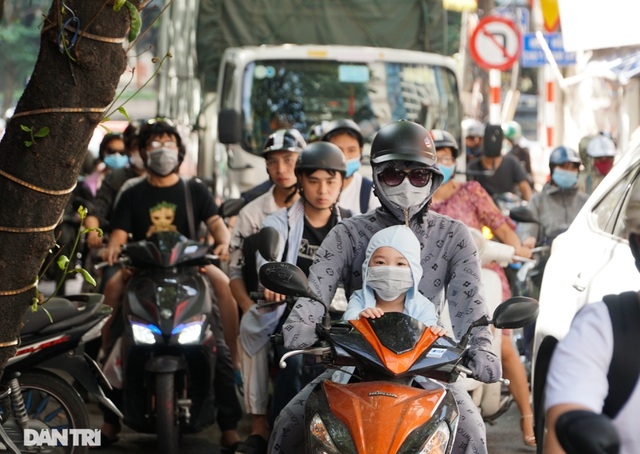 choang ngop rung cao oc chen chuc tren doan duong dai gan 1km o ha noi