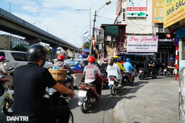 choang ngop rung cao oc chen chuc tren doan duong dai gan 1km o ha noi