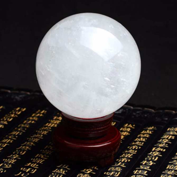 Quả cầu phong thủy thạch anh trắng