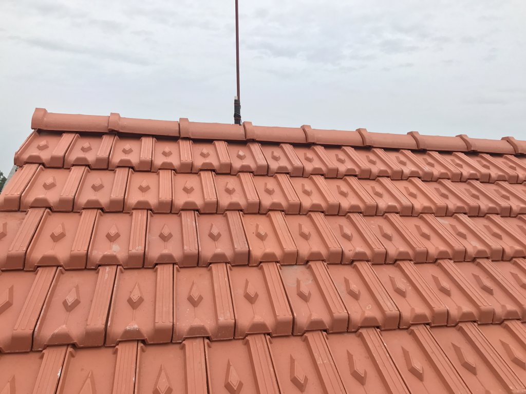 Ngói úp nóc bền bỉ