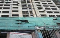 Tòa nhà &quot;chọc trời&quot; không phép giữa Thủ đô 