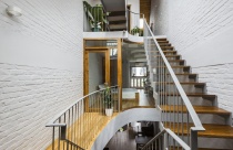 Ngôi nhà trên khu đất xéo 41m2 ở Hà Nội nổi bật trên báo ngoại