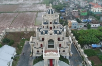 Bên trong ngôi nhà như tòa lâu đài ở Nam Định