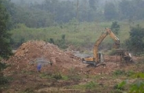 Chủ vàng ép dân giao đất 
