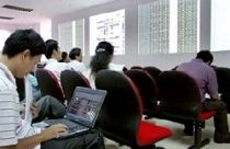 Chỉ thị 01: Chứng khoán ngóc lên, BĐS cúi đầu 