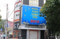 “Đút túi” đất công 