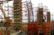 DN xây dựng đồng loạt giảm giá trị sản xuất