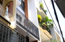 Hy sinh một phần diện tích để có ngôi nhà xanh mát tại Quận Bình Thạnh