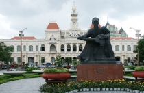 Tp.HCM muốn tách 13 quận thành chính quyền riêng biệt
