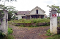 Biệt thự bỏ hoang