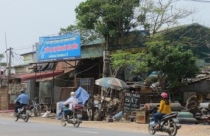 Những câu chuyện phía sau nạn vi phạm trật tự xây dựng Kỳ 3: Dãy nhà “gặm” hồ Bến Ván!
