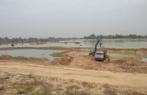 Hầm đất trái phép đe dọa người dân